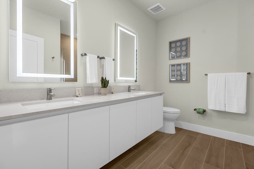 Modern Family Townhome - Image 9