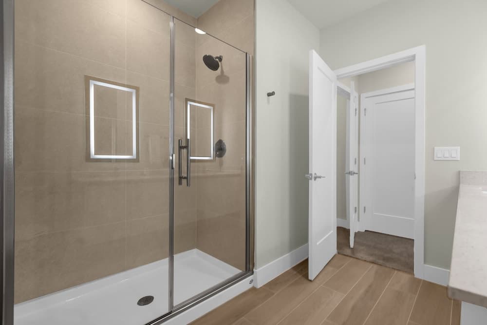 Modern Family Townhome - Image 10