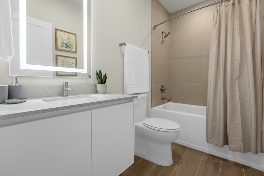 Modern Family Townhome - Image 13