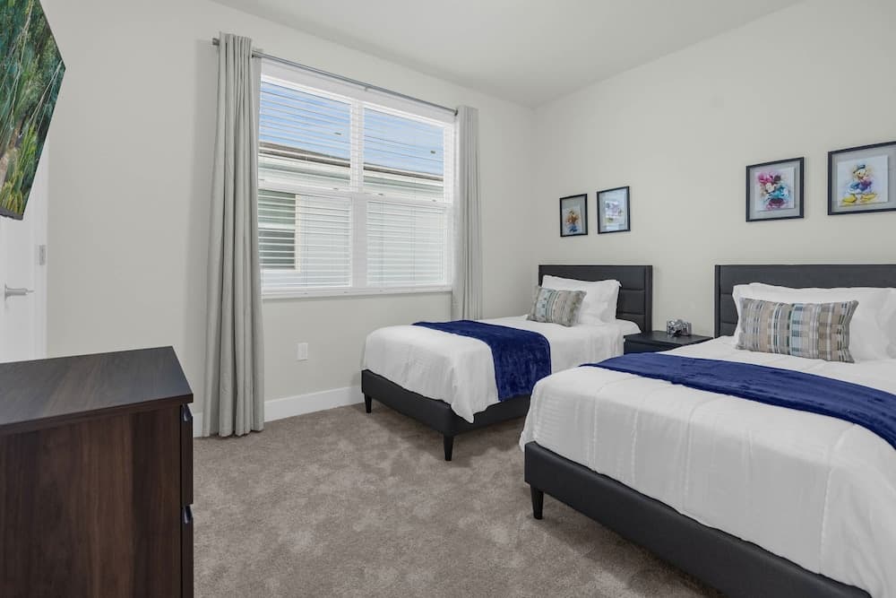 Modern Family Townhome - Image 14