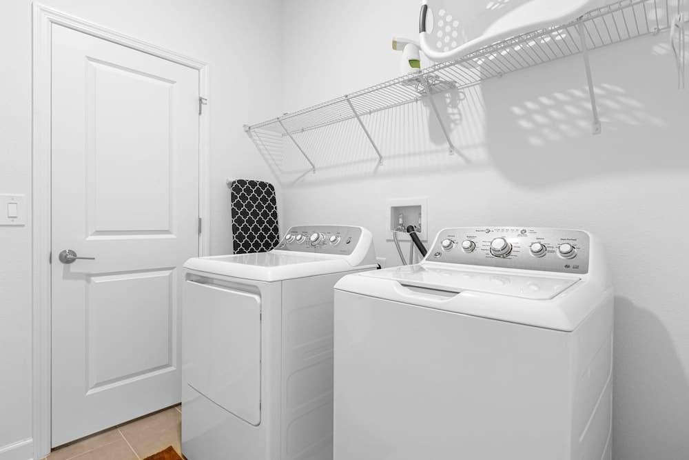 Contemporary Spa Haven - Image 23