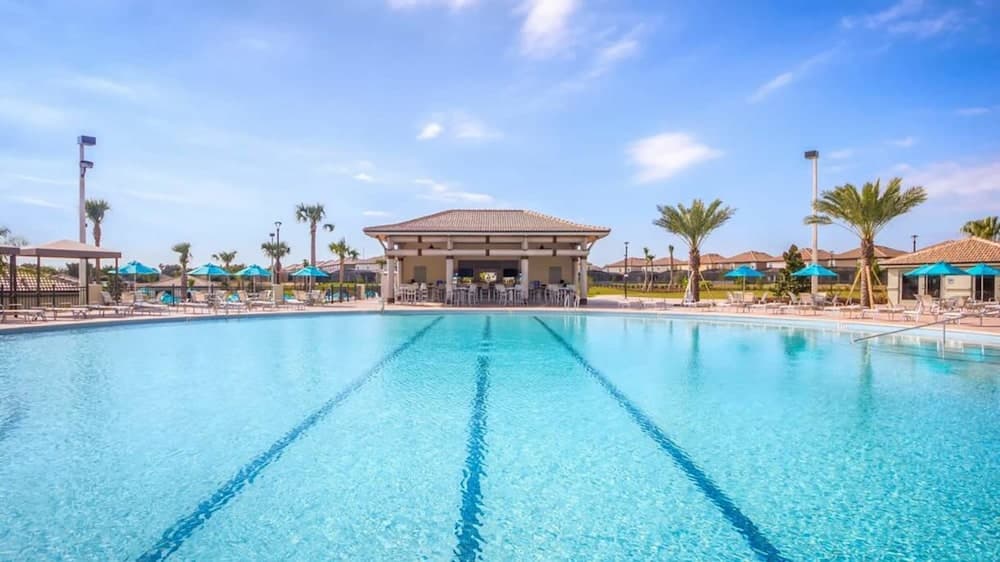 Contemporary Spa Haven - Image 30