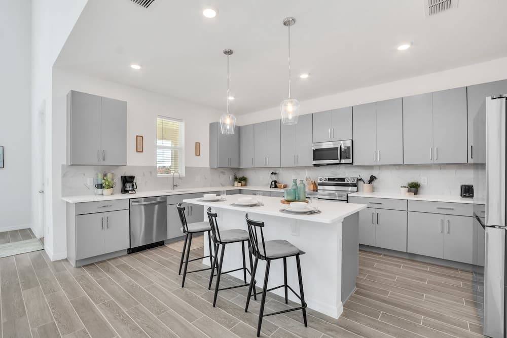 Lakefront Haven - Image 5