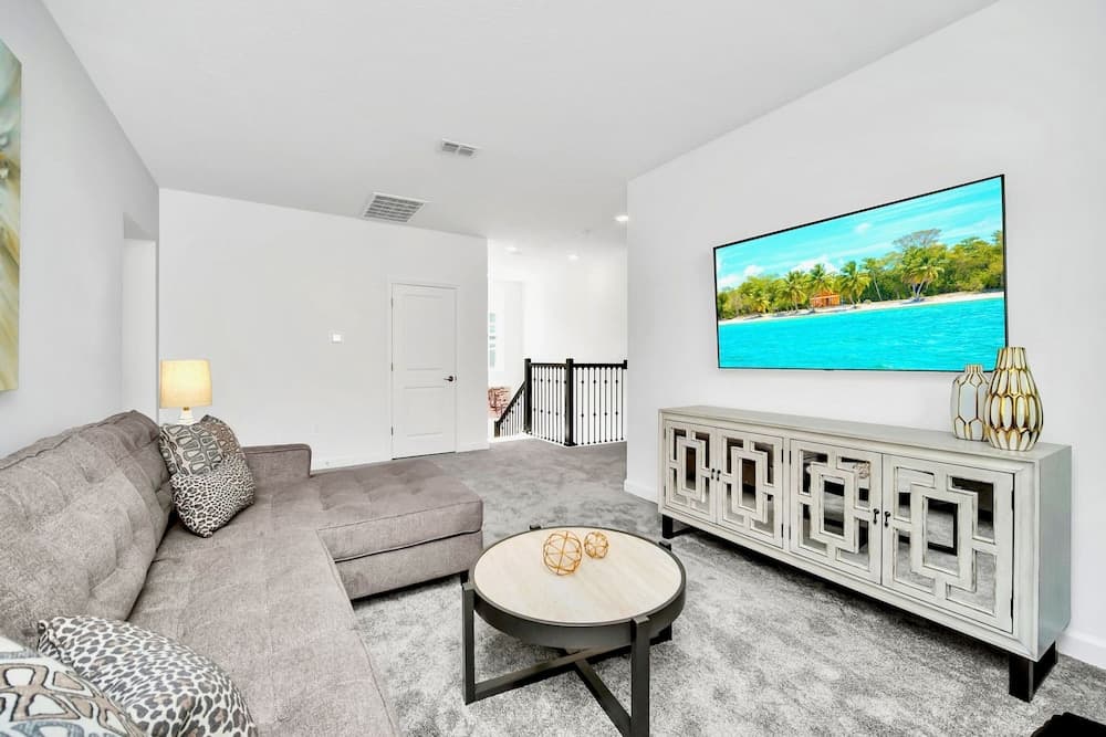 Storey Lake Oasis - Image 9