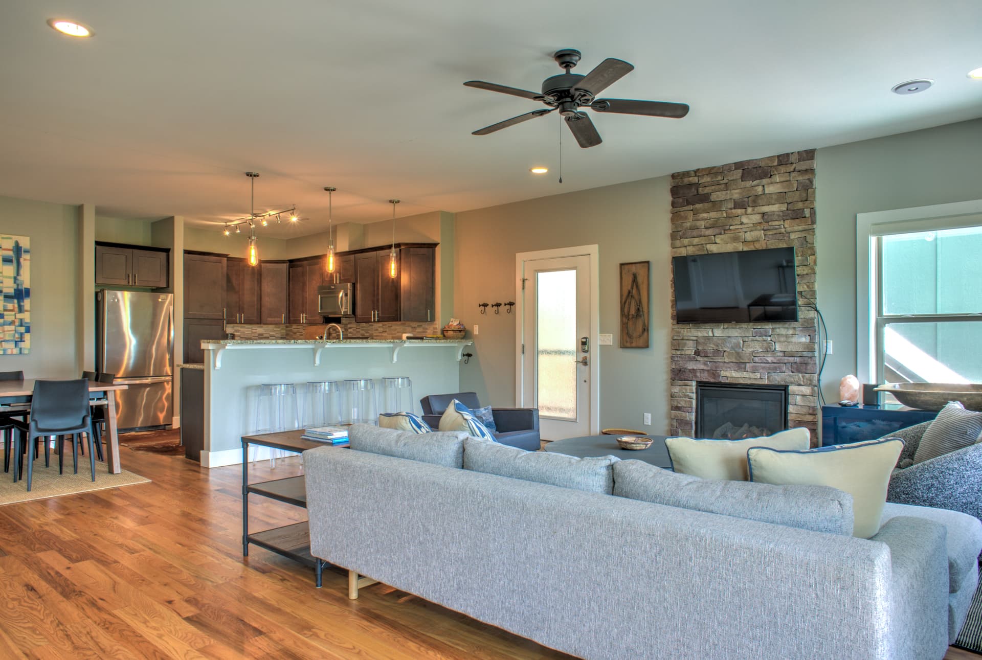 Upstream Cottage - Image 9