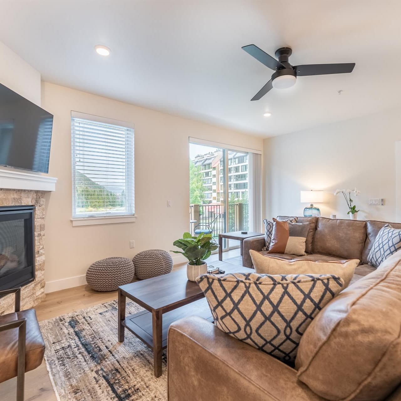 Mountain Mirage Escape - Image 1