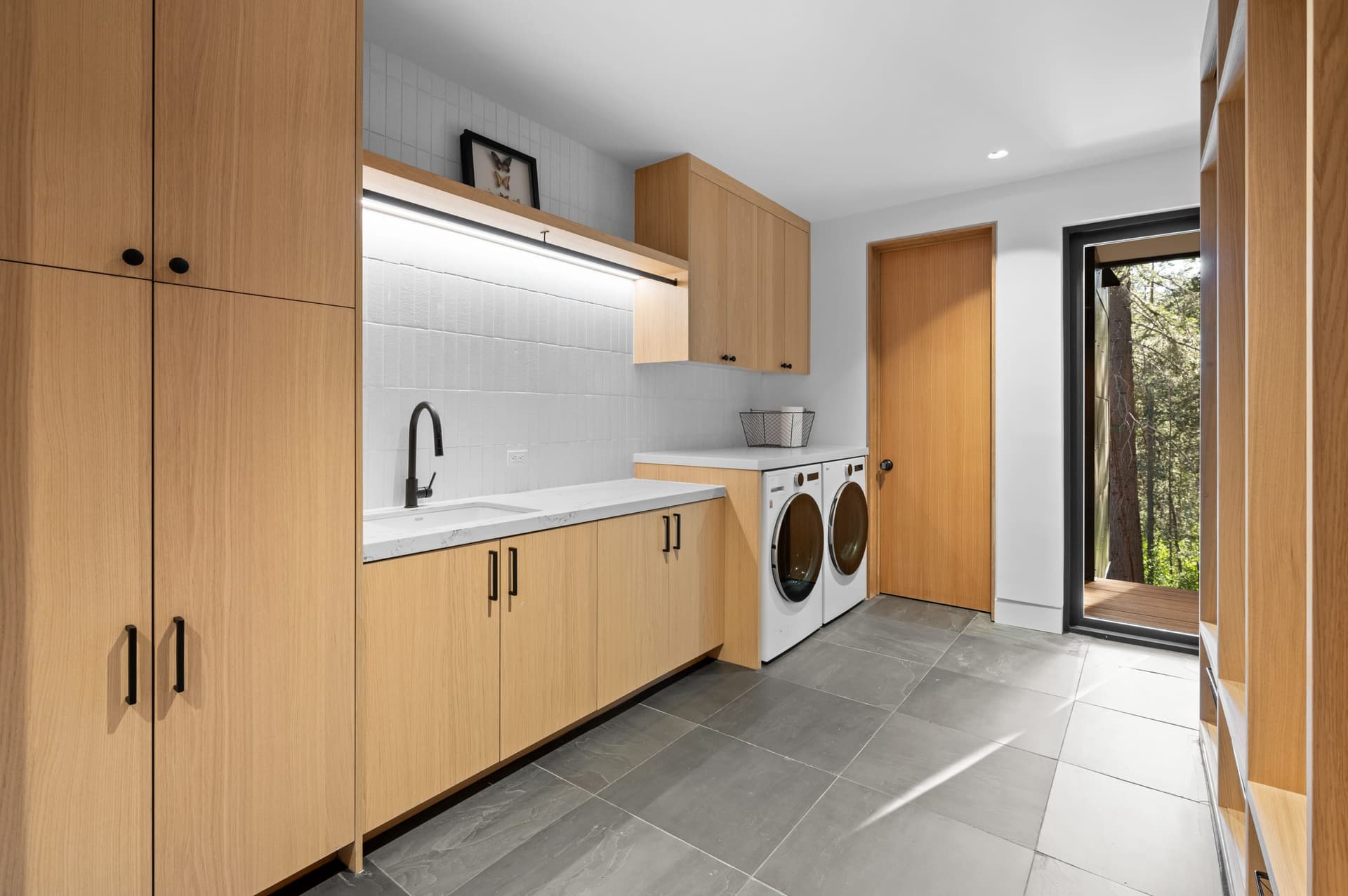 Modern Creekside Retreat - Image 27