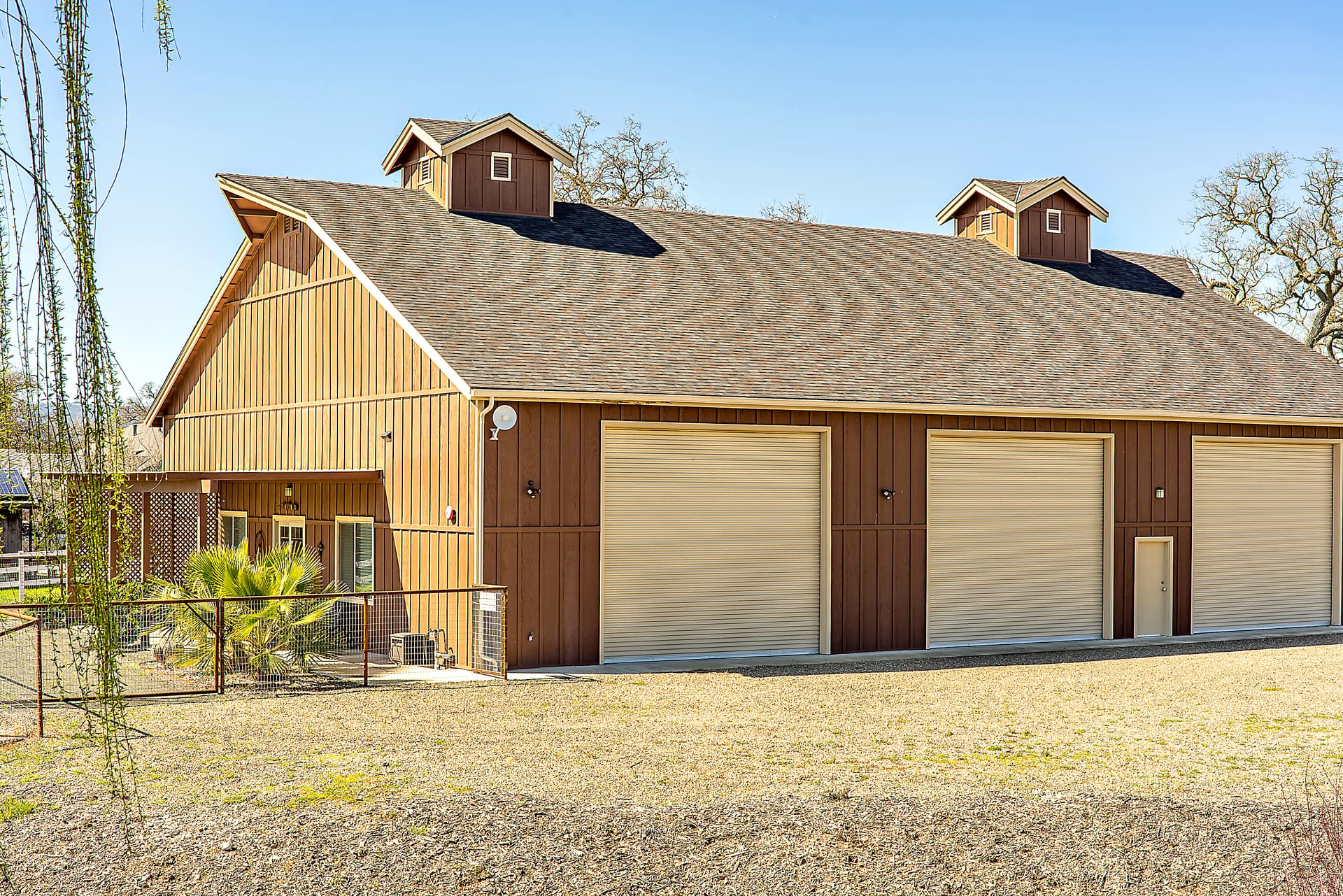 Frontier Main and Guest House - Image 60