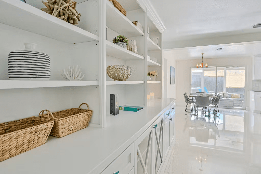 Corner by the Coast - Image 6