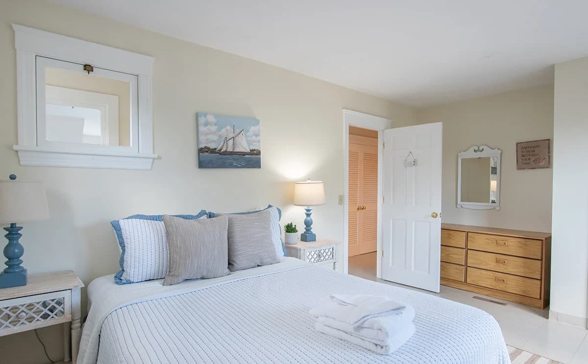 Beach House - Image 18