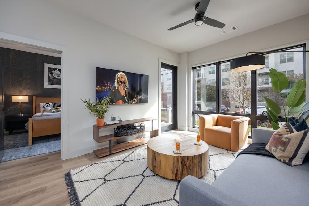 Vandy Vinyl - Image 1