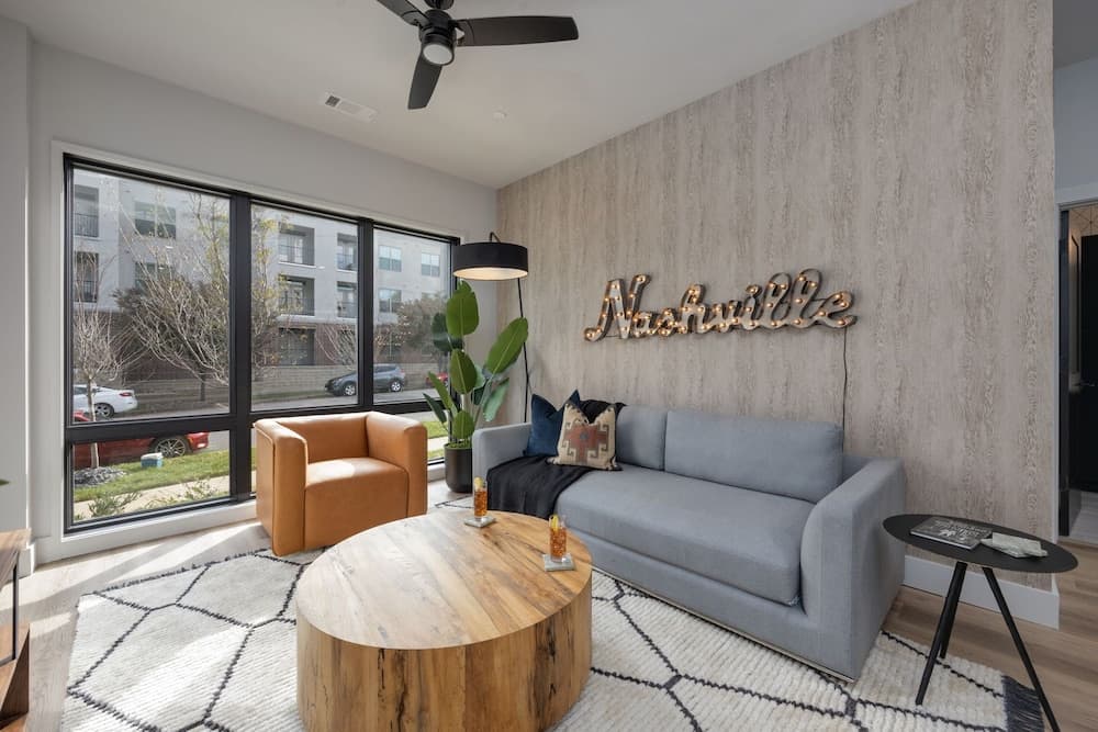 Vandy Vinyl - Image 2