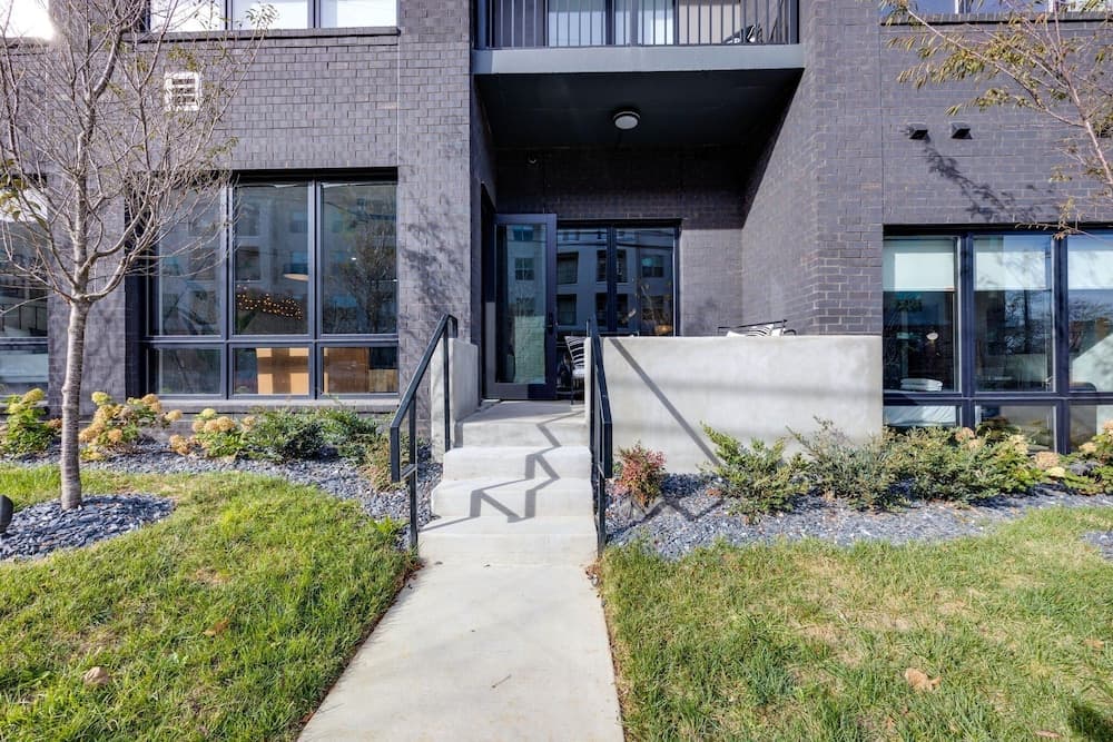 Vandy Vinyl - Image 24