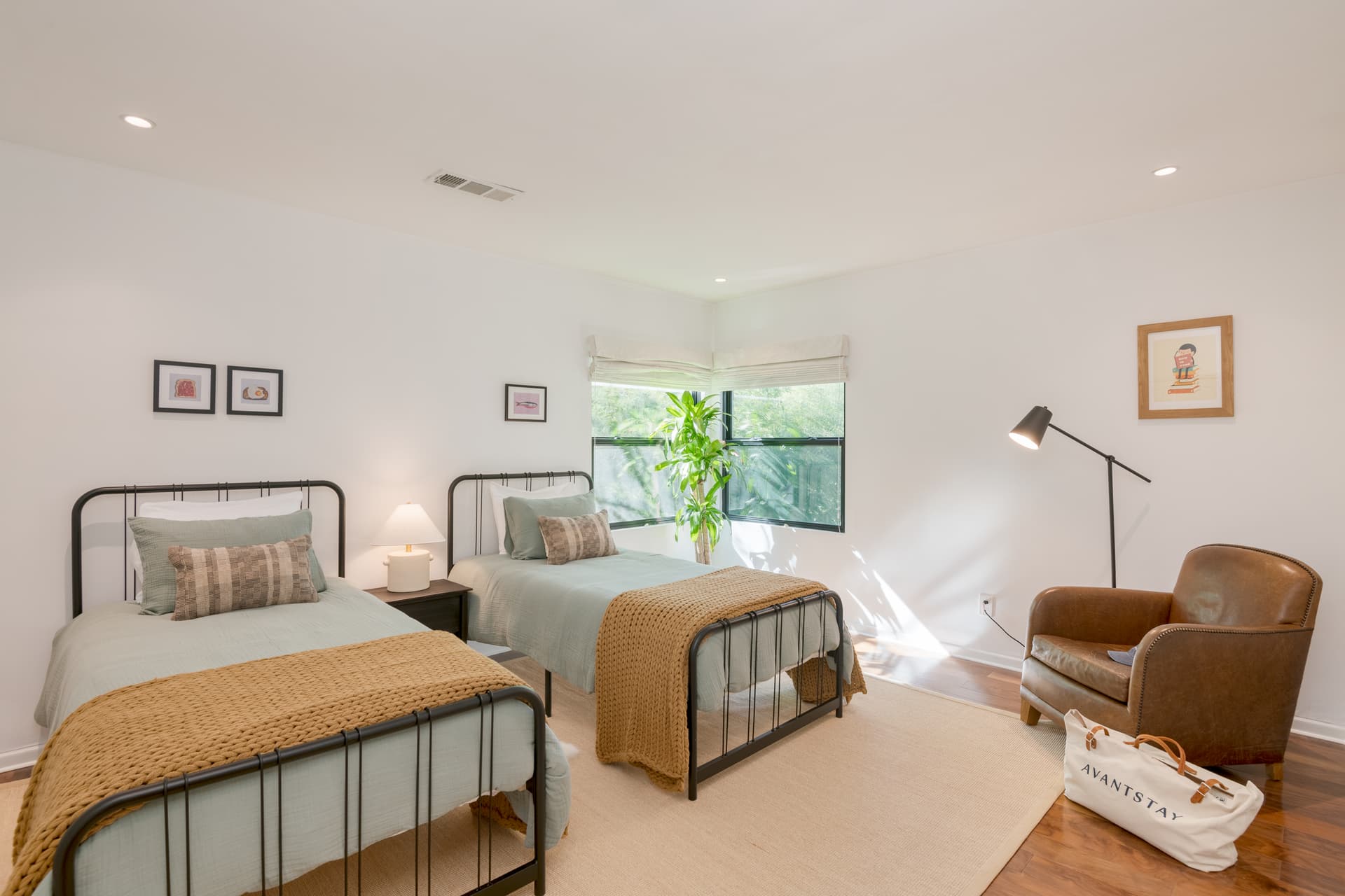 Silver Screen - Image 17