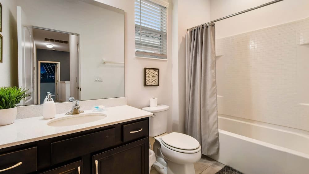 Veranda Palms Lakeview Villa - Image 23