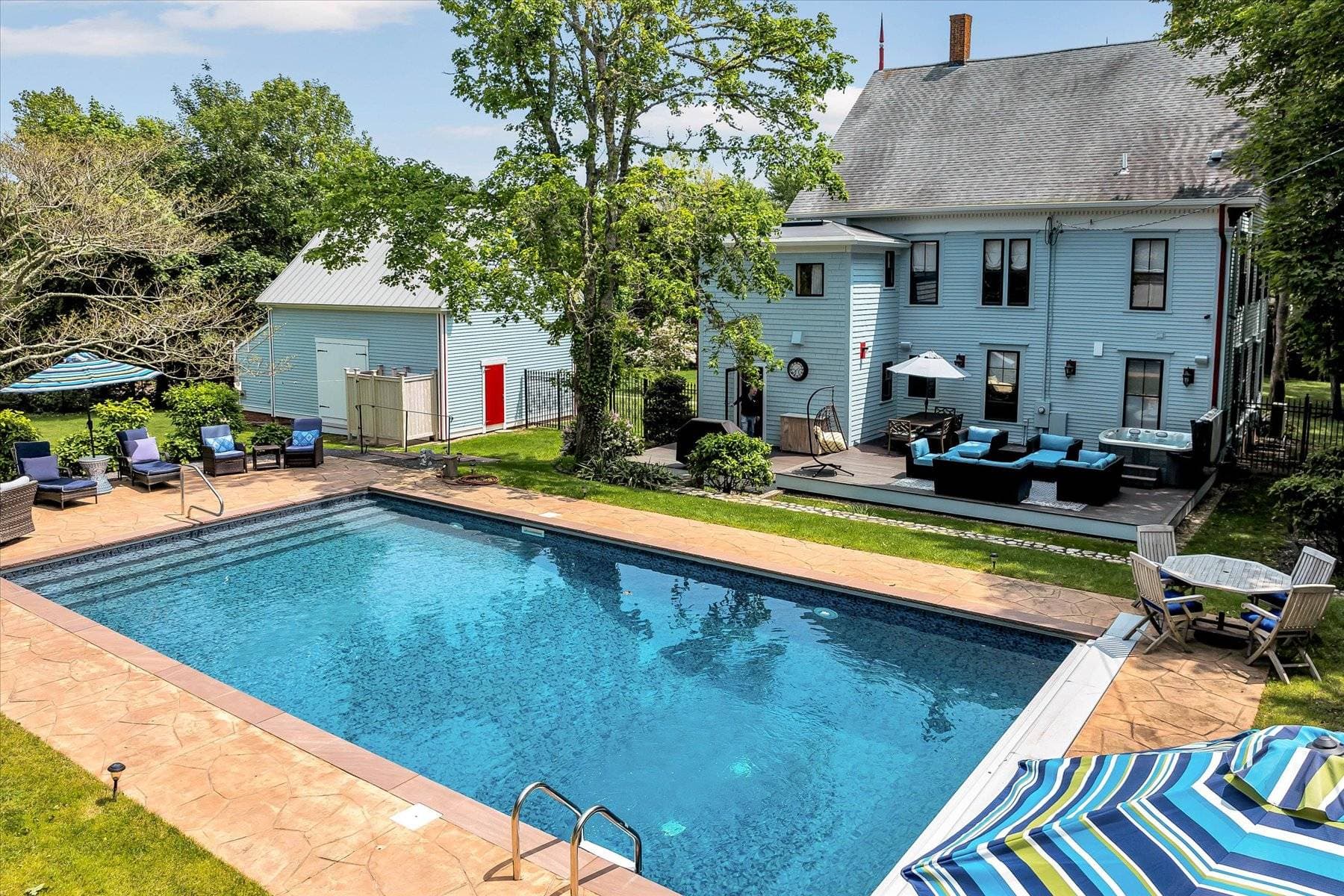 Breathtaking Harwich Retreat - Image 1