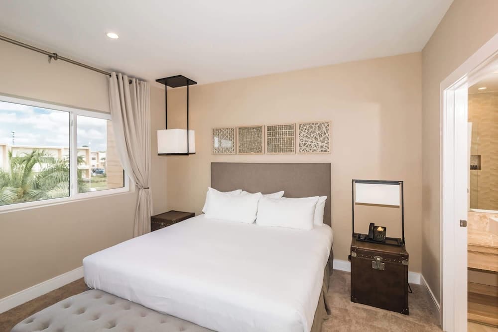 Crowned Escape - Image 8