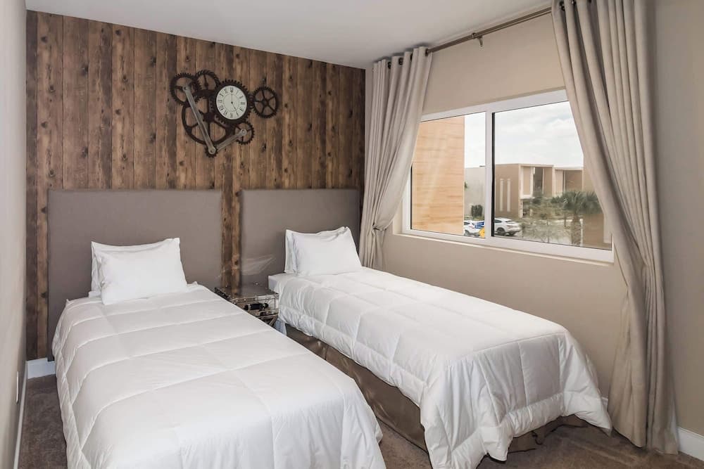 Crowned Escape - Image 9