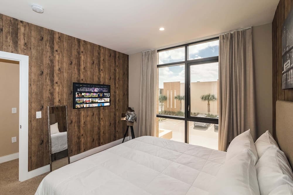 Crowned Escape - Image 11