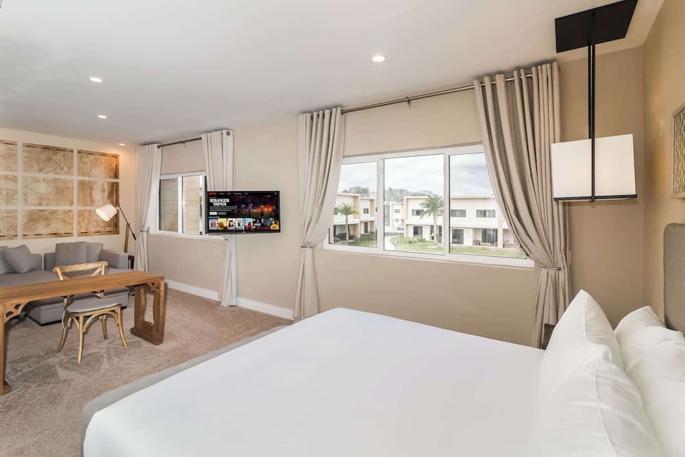 Crowned Escape - Image 13