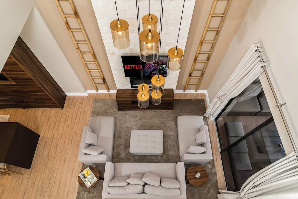 Crowned Escape - Image 4