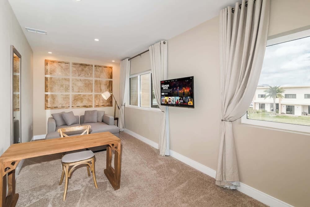 Crowned Escape - Image 14