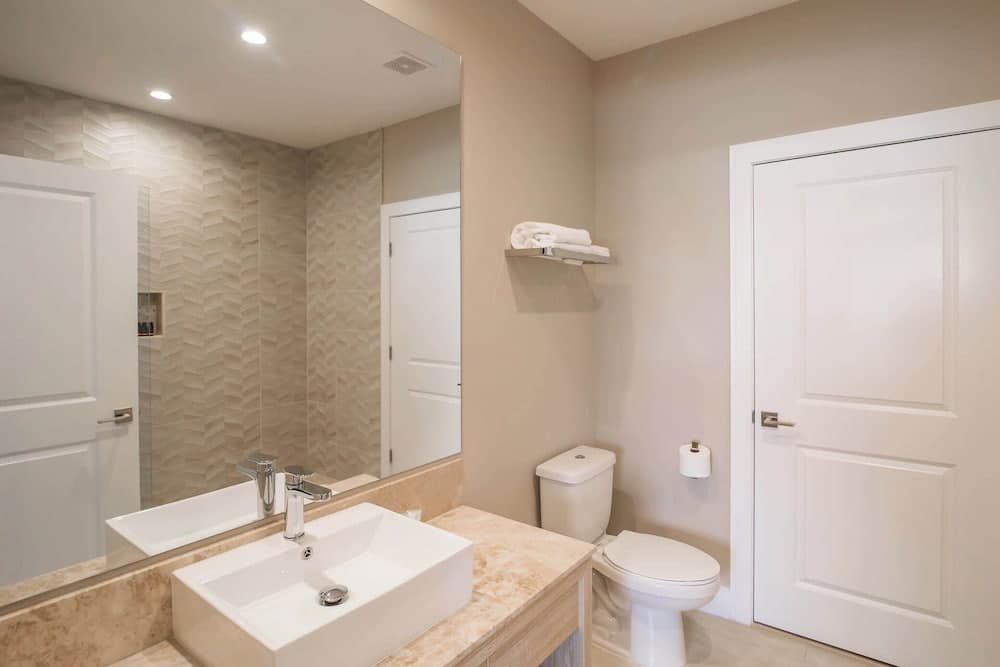 Crowned Escape - Image 16