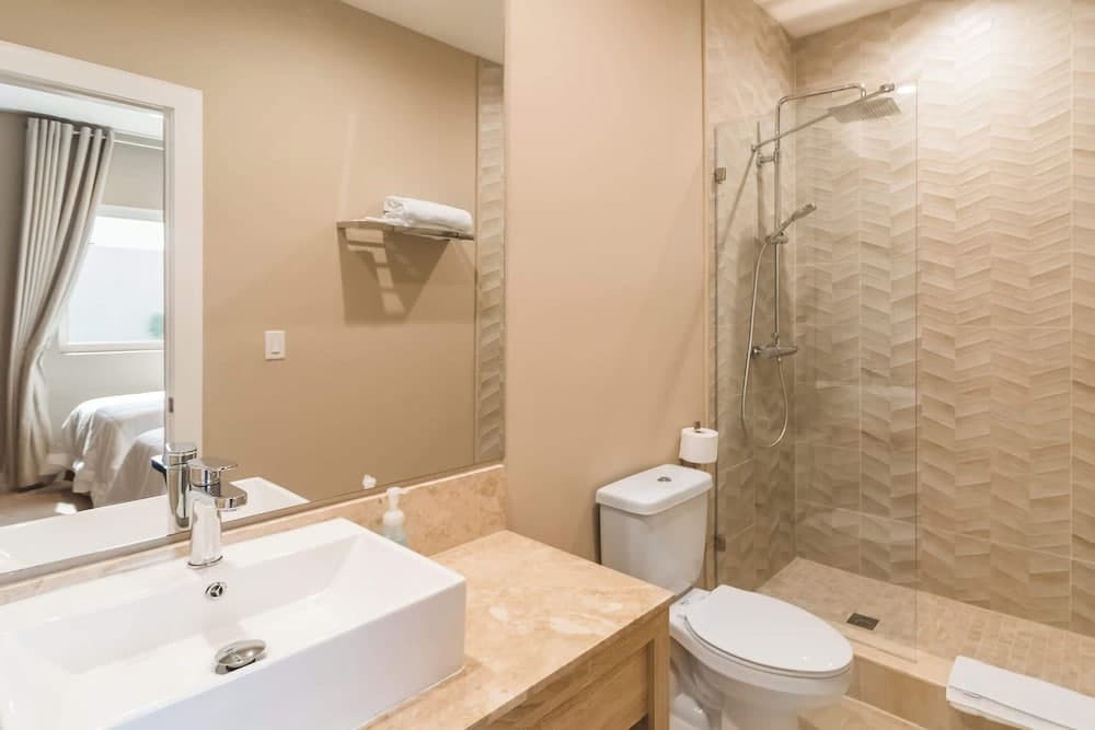 Crowned Escape - Image 17