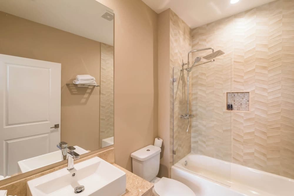 Crowned Escape - Image 19