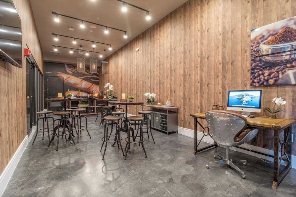 Crowned Escape - Image 31