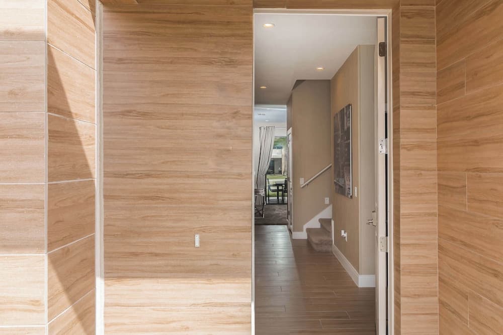 Crowned Escape - Image 20