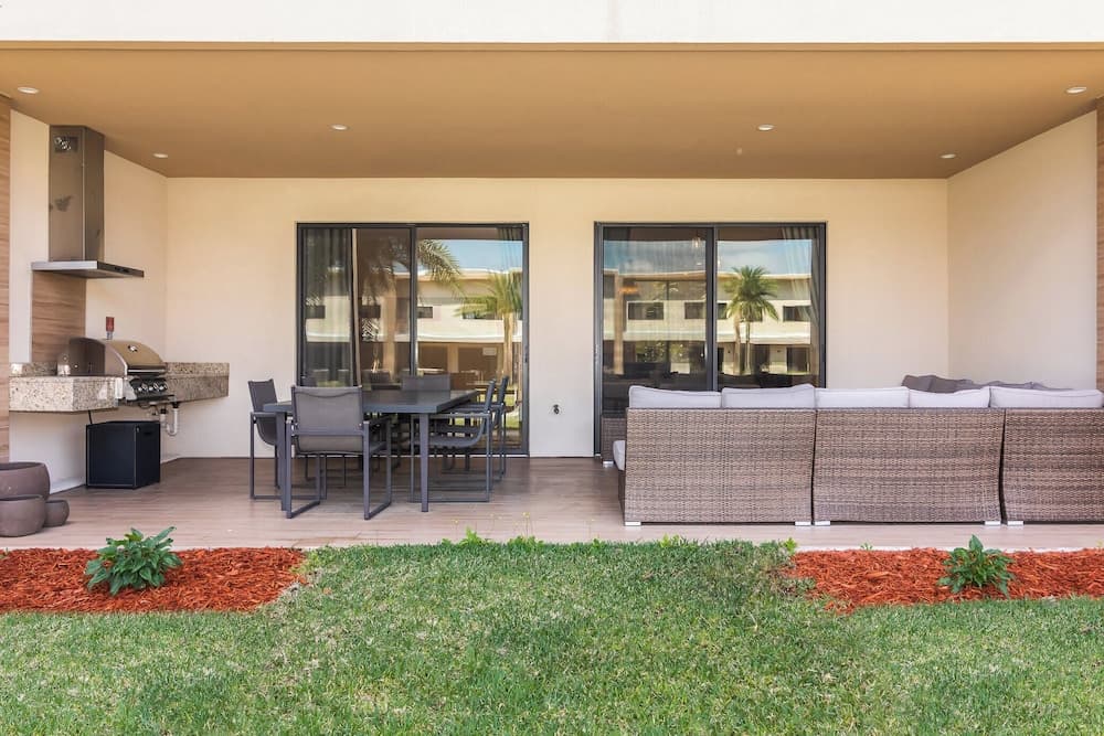 Crowned Escape - Image 23