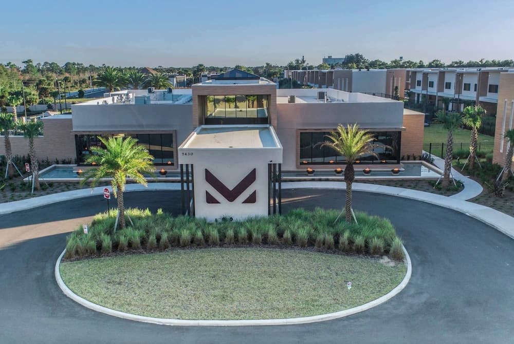 Crowned Escape - Image 34