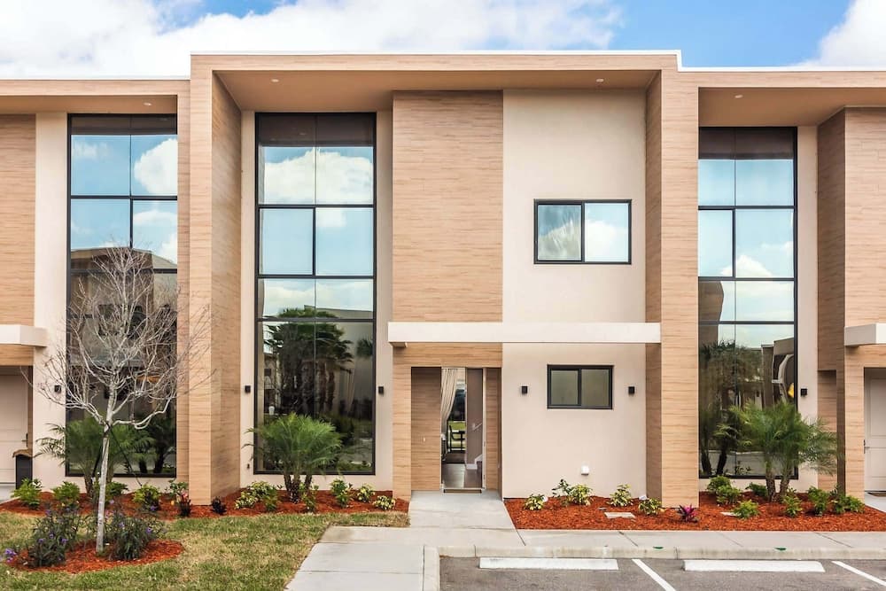 Crowned Escape - Image 25