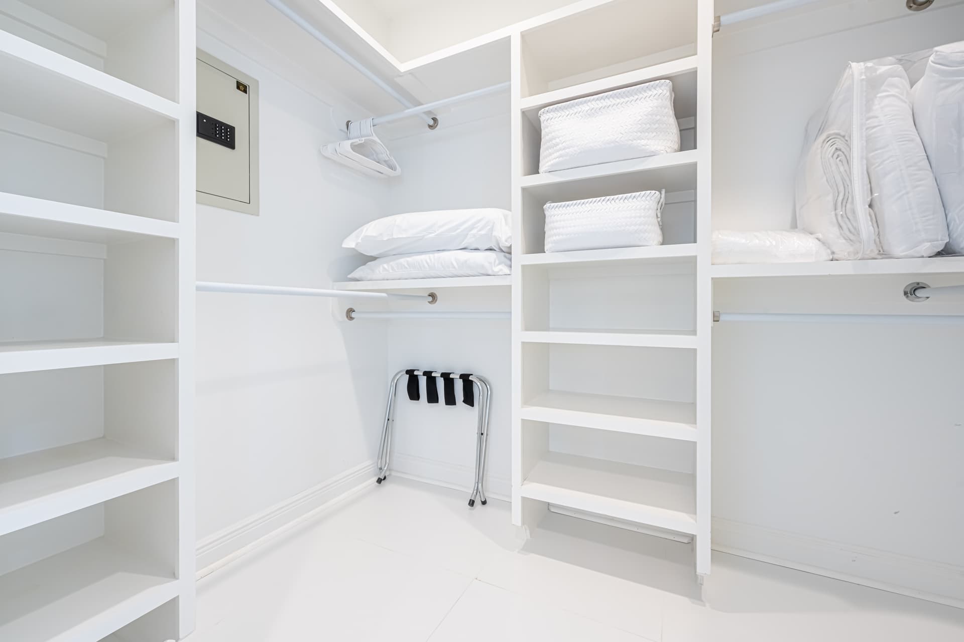 Villa Lago #1922 - Image 24