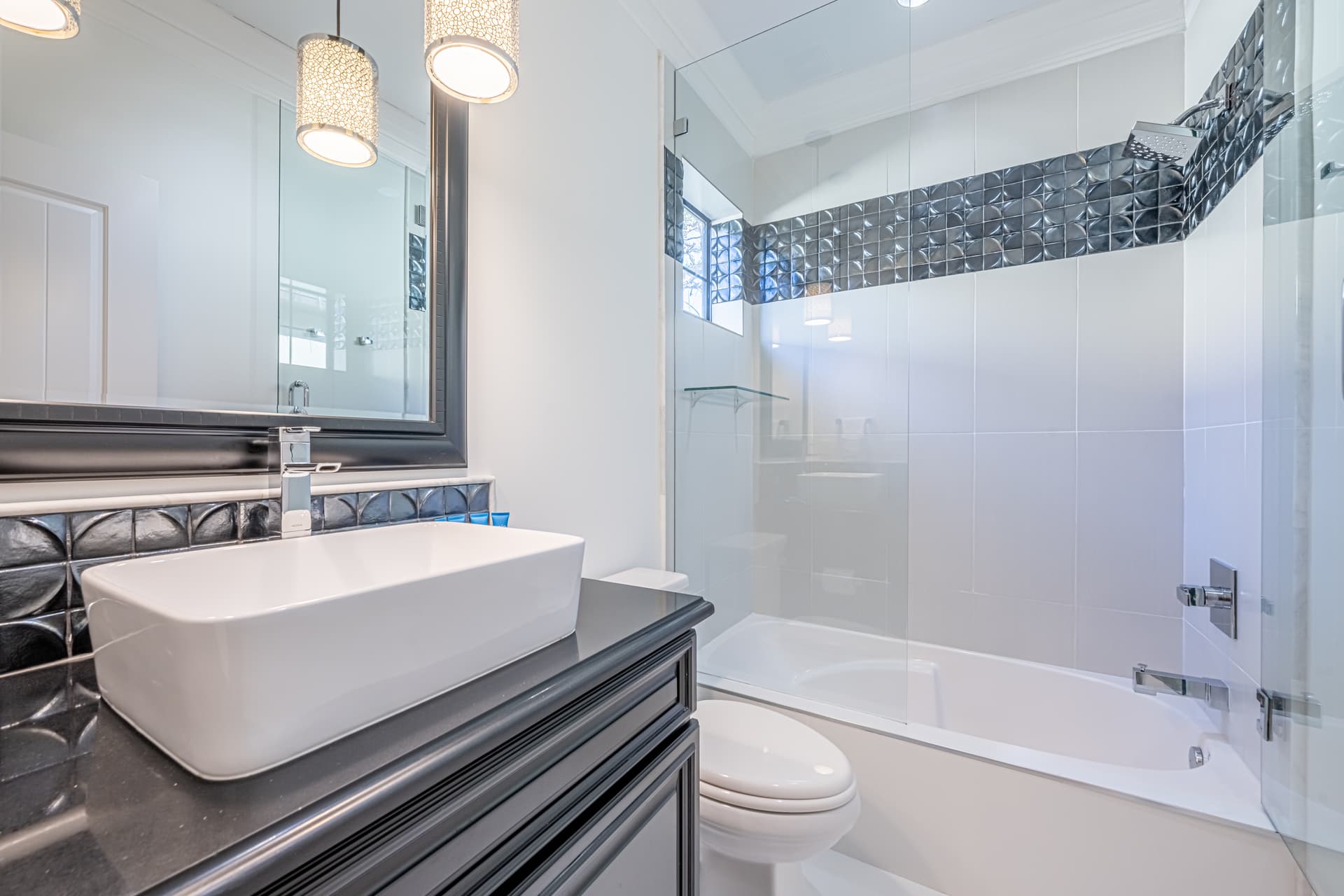 Villa Lago #1922 - Image 30