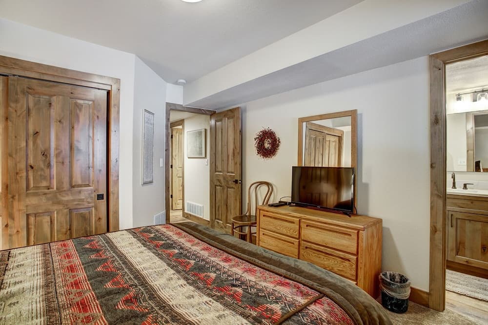 Village Point #308 - Image 12