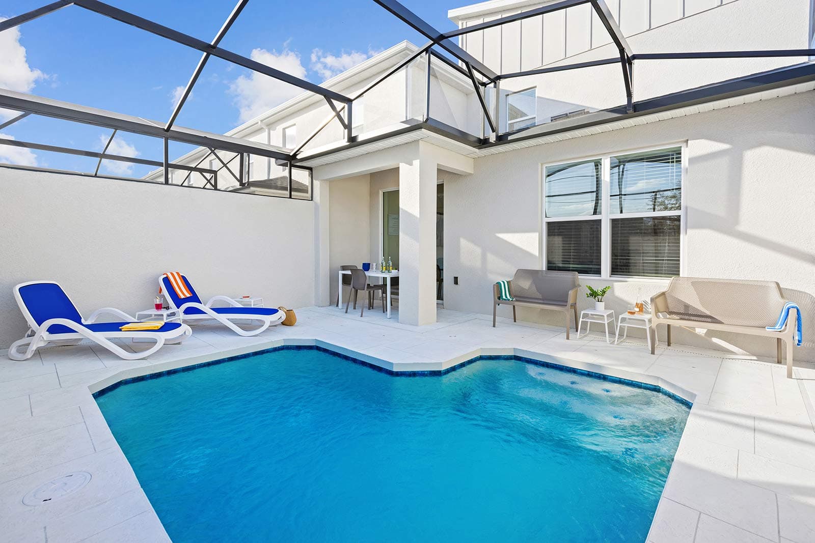 Villa Deluxe - Image 2