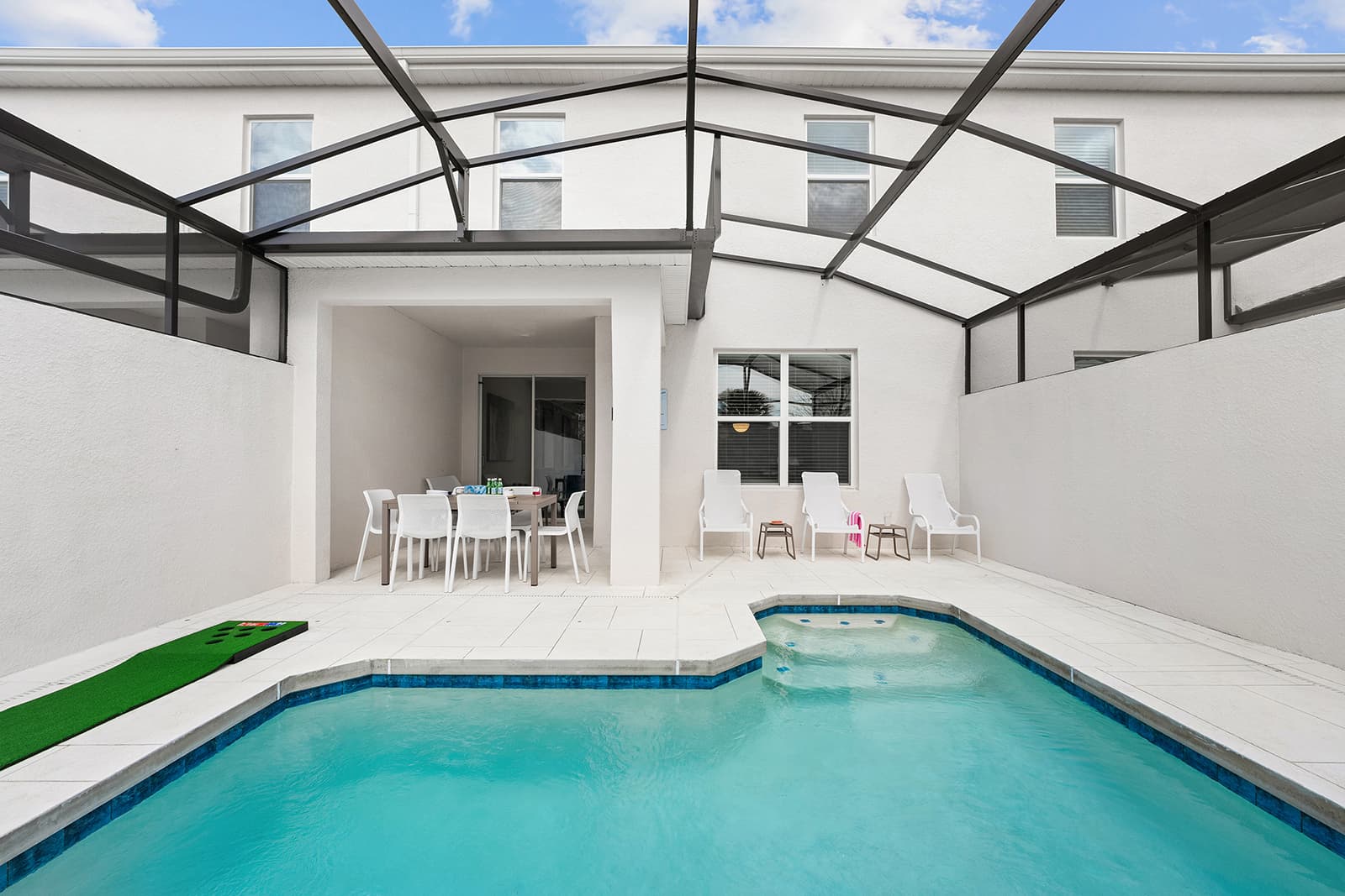 Trent's Tavern - Image 21