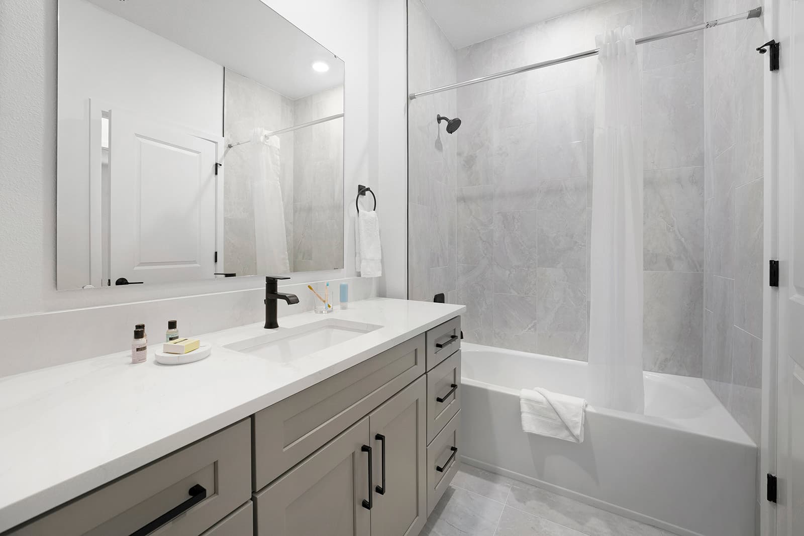 Trent's Tavern - Image 30