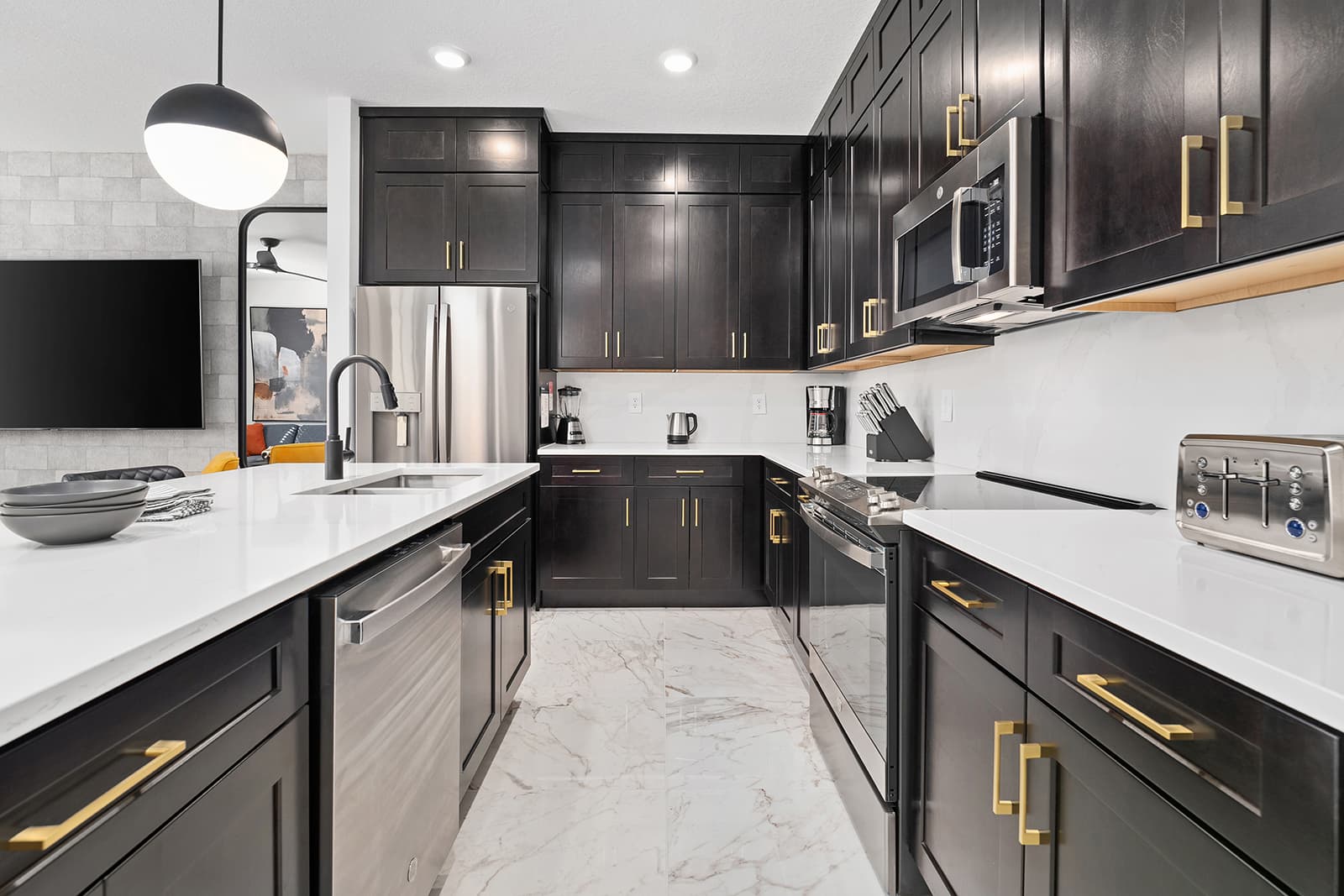 Hugo's Hacienda - Image 9