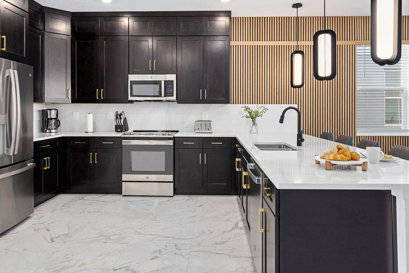 Colossal Court - Image 6