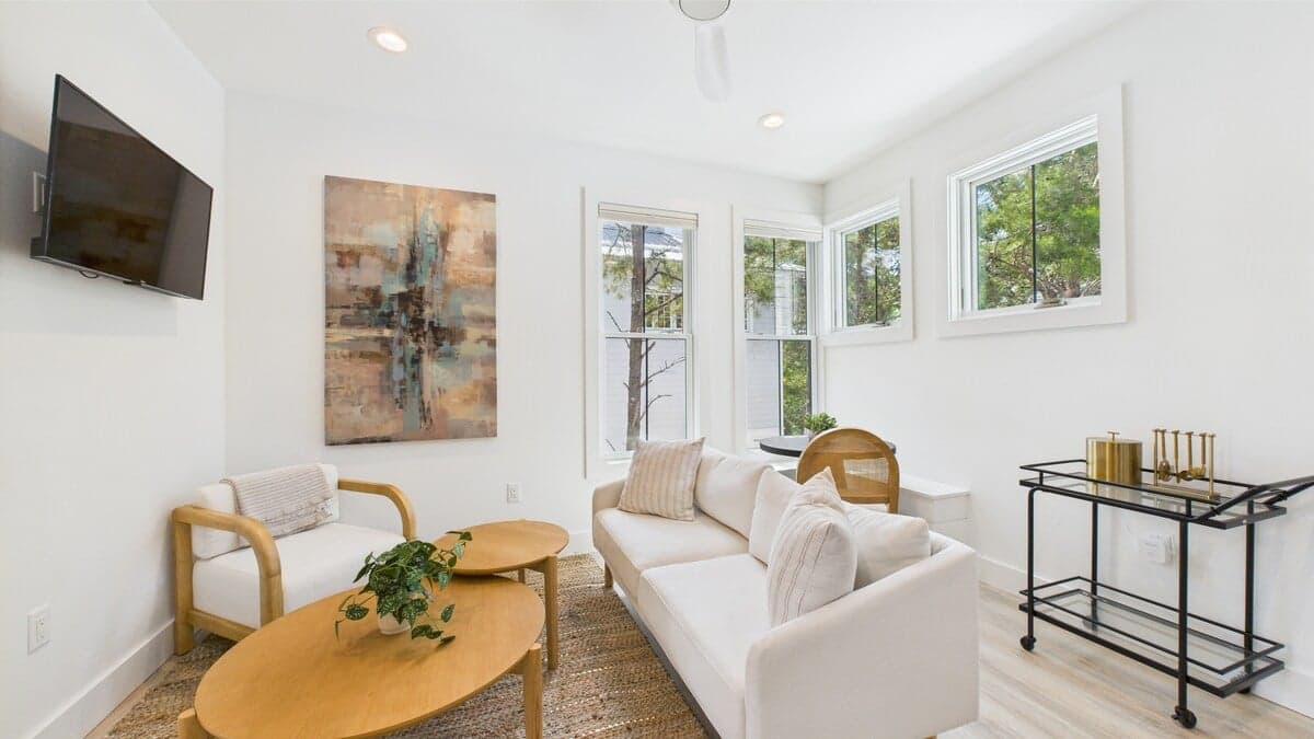 Graytful Loft - Carriage - Image 2