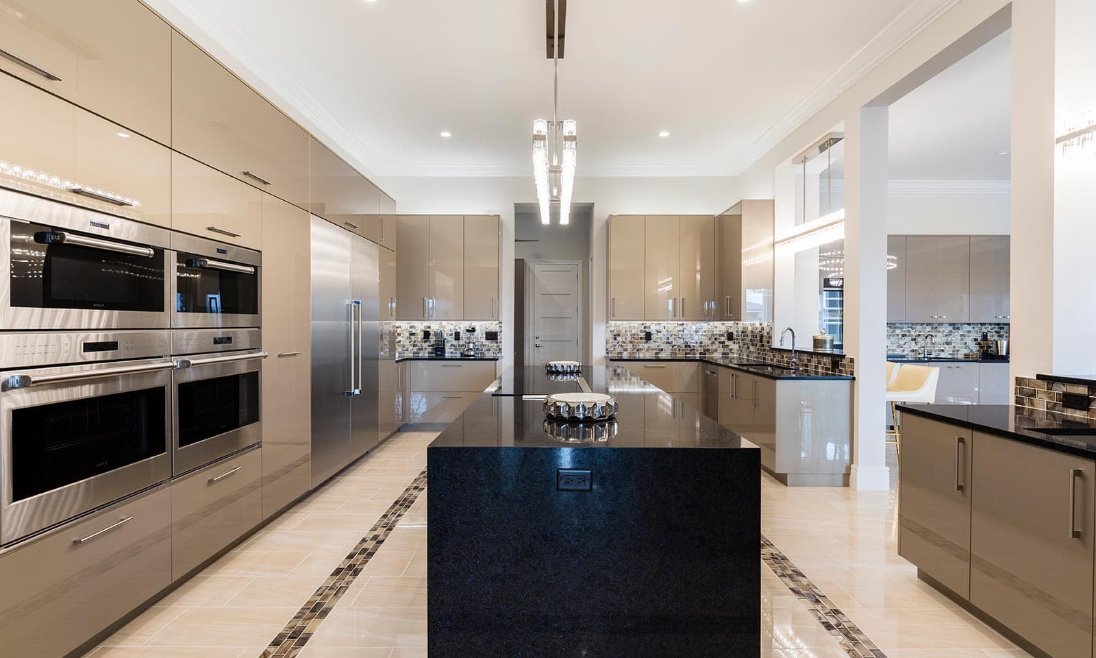 Luxurious Oasis - Image 7