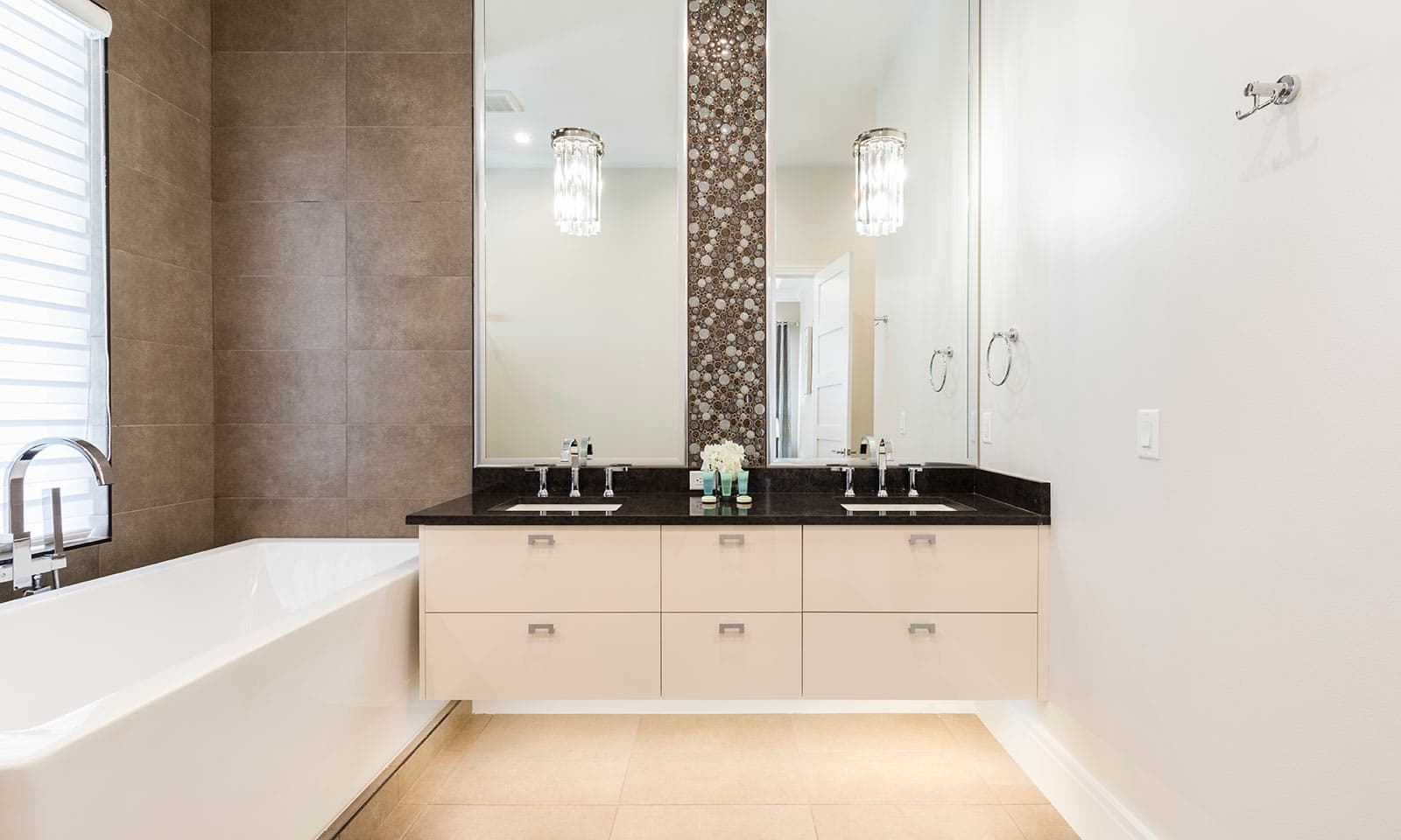 Luxurious Oasis - Image 12