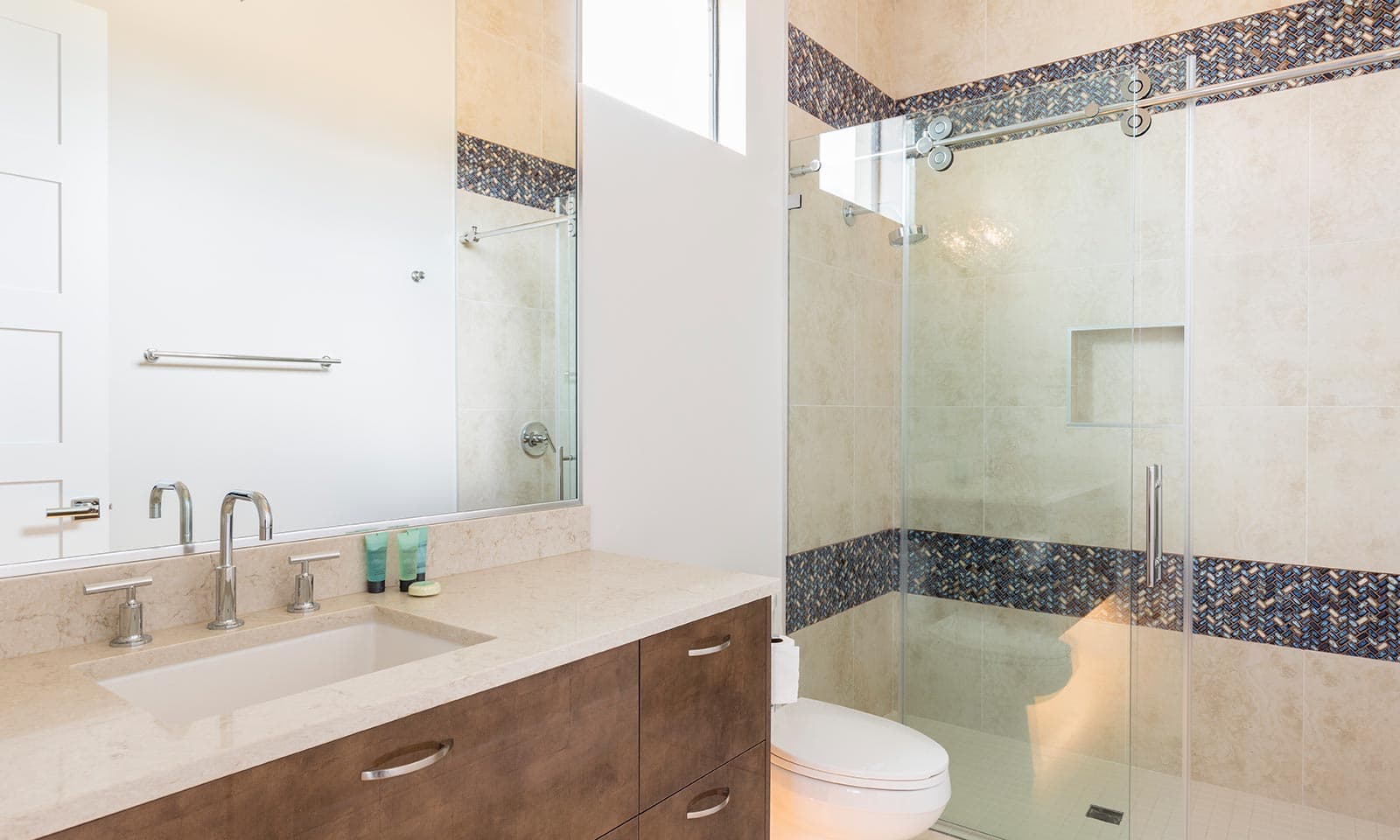 Luxurious Oasis - Image 14