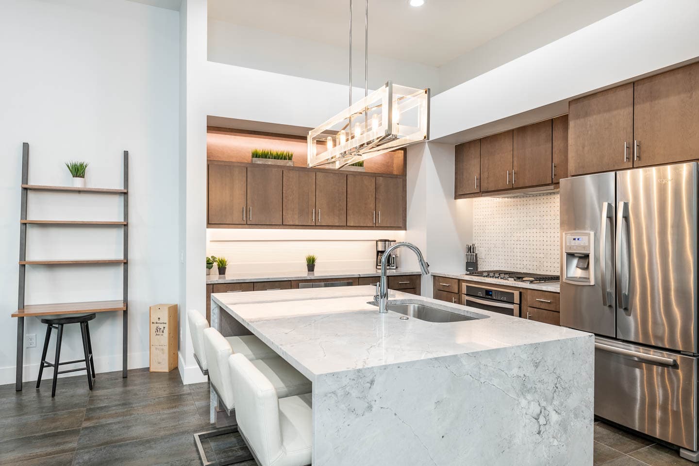 The Marvelously Mod Villa - Image 8