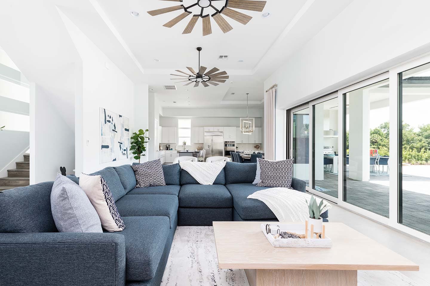 Modern Chic Mansion - Image 8