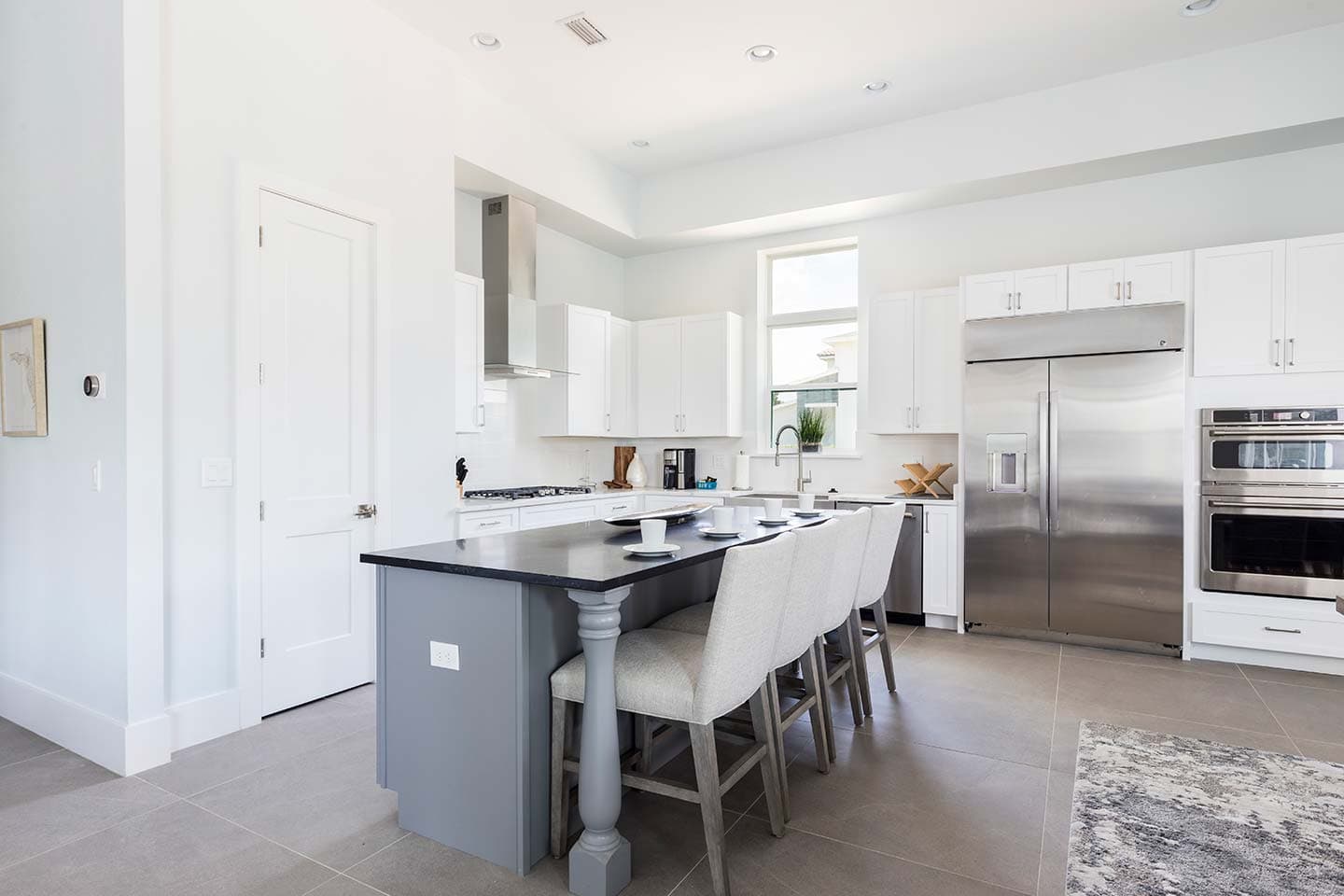 Modern Chic Mansion - Image 14