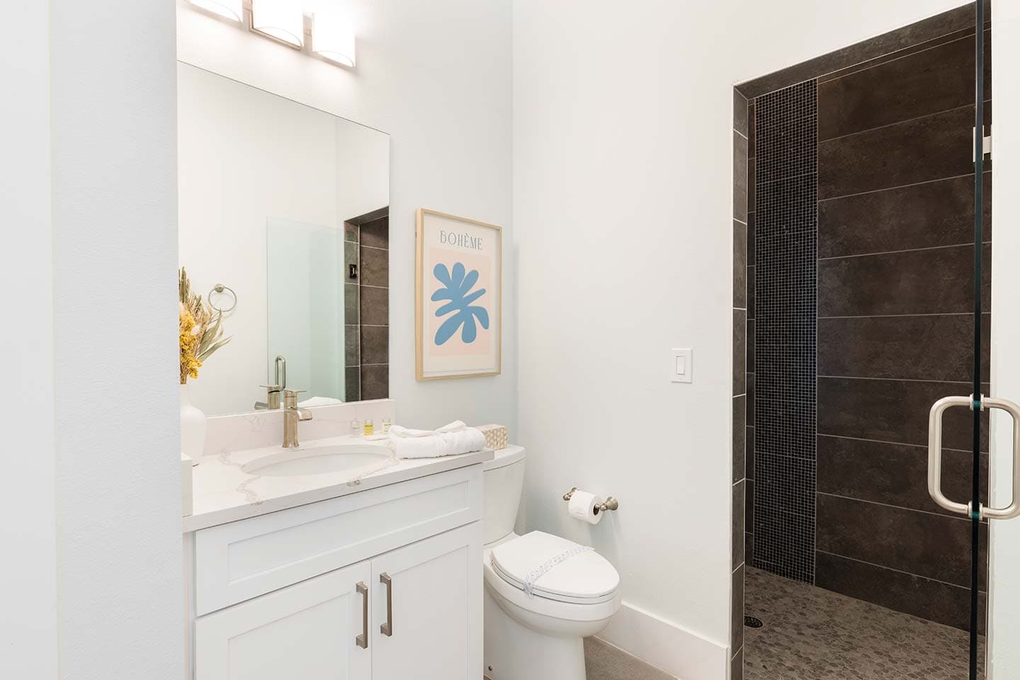 Modern Chic Mansion - Image 19